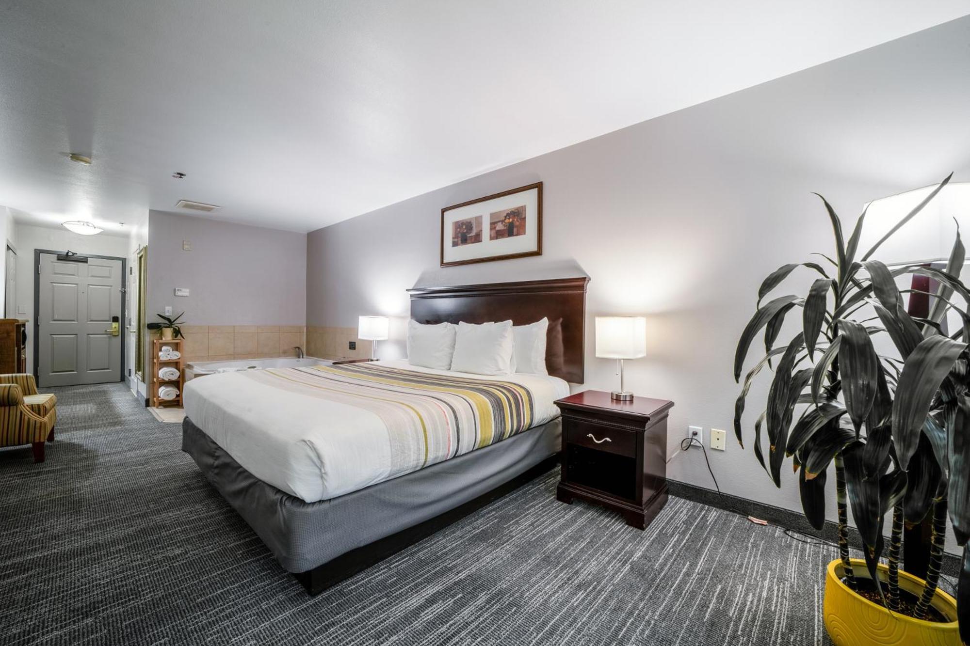 Country & By Radisson, At Mills, Ca Hotel