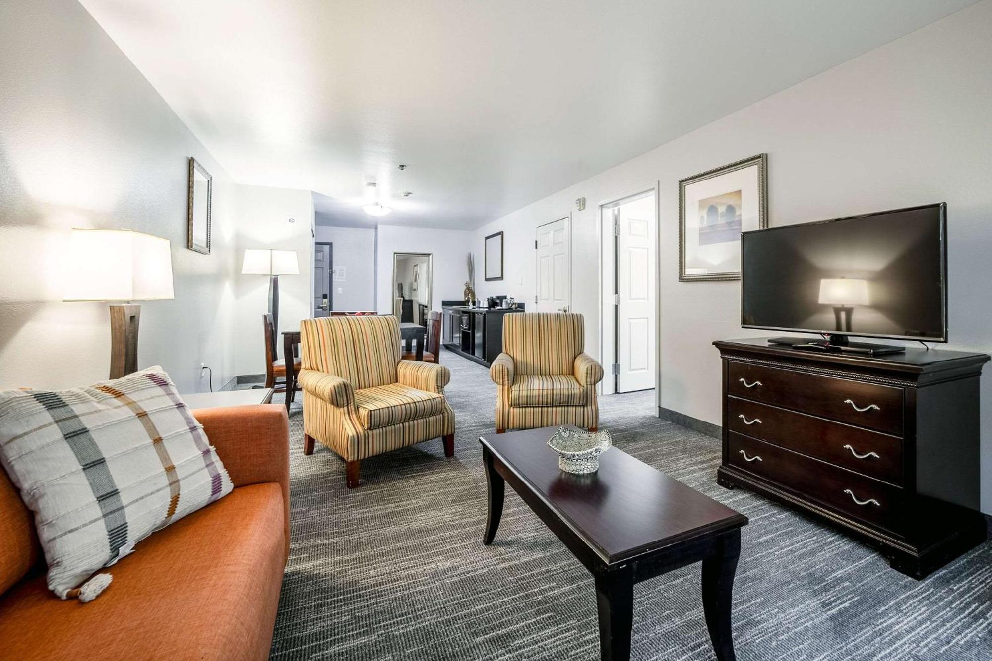 Country & By Radisson, At Mills, Ca Hotel