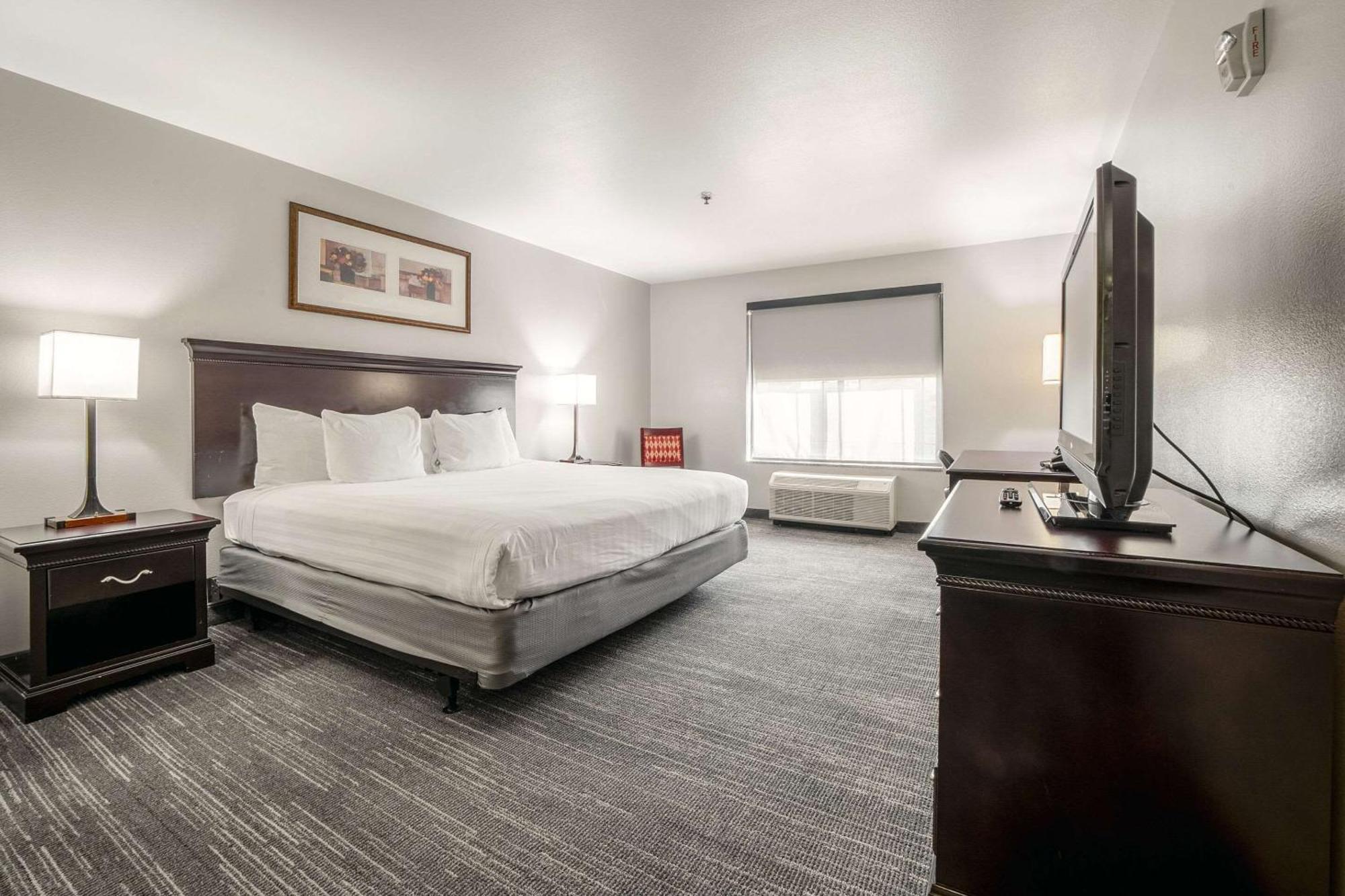 Country & By Radisson, At Mills, Ca Hotel