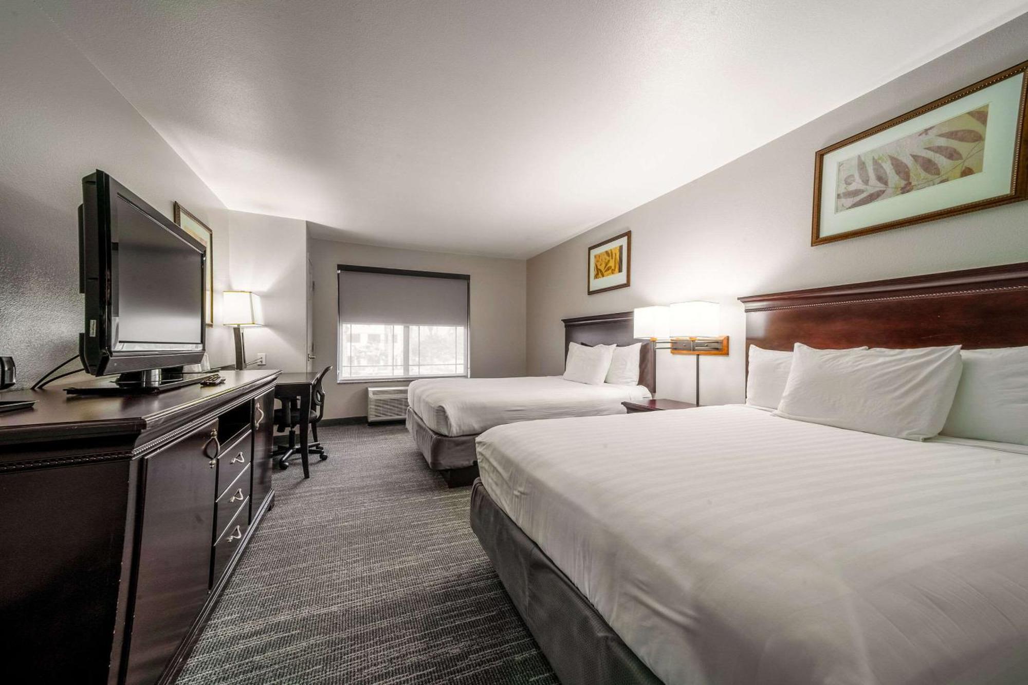 Country & By Radisson, At Mills, Ca