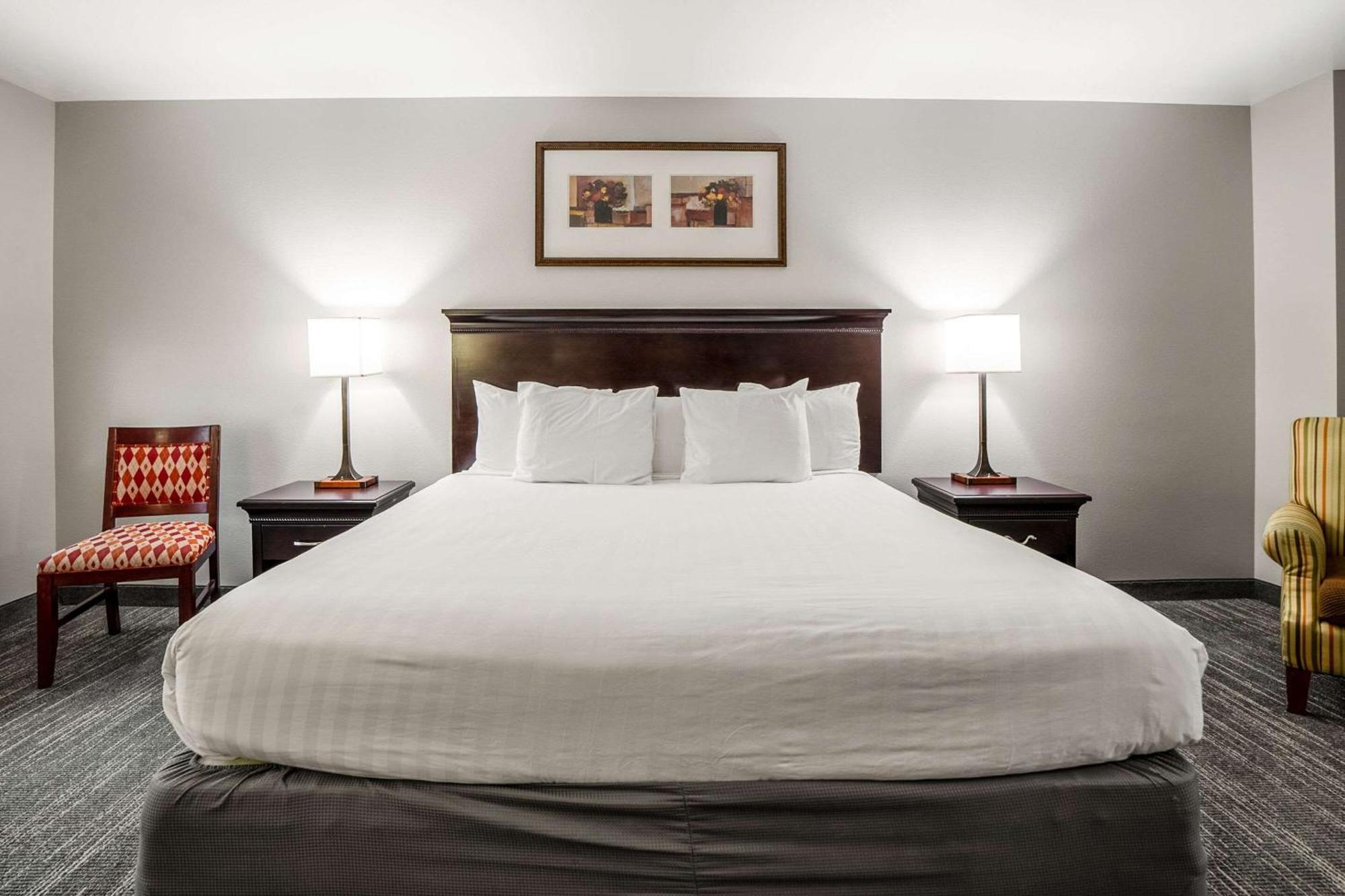 Country & By Radisson, At Mills, Ca