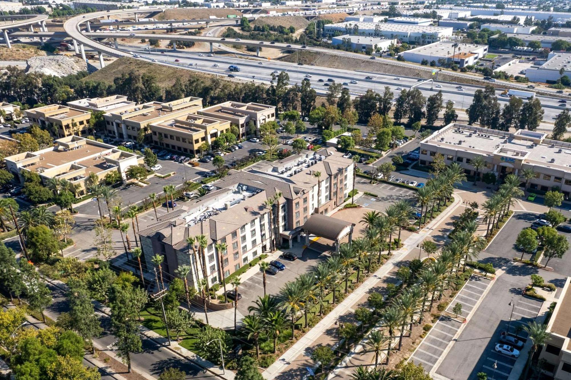 Country & By Radisson, At Mills, Ca Hotel 3*