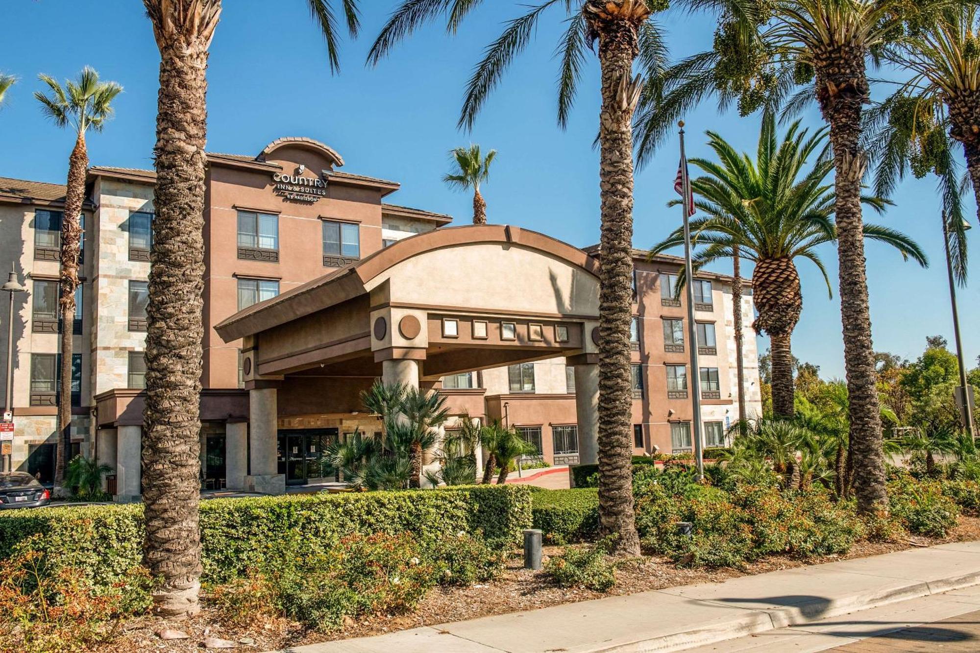 Country & By Radisson, At Mills, Ca