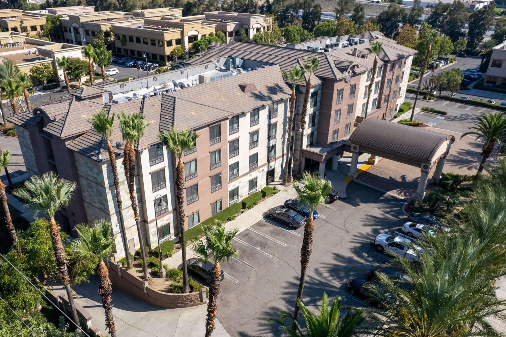 Country & By Radisson, At Mills, Ca Hotel 3*