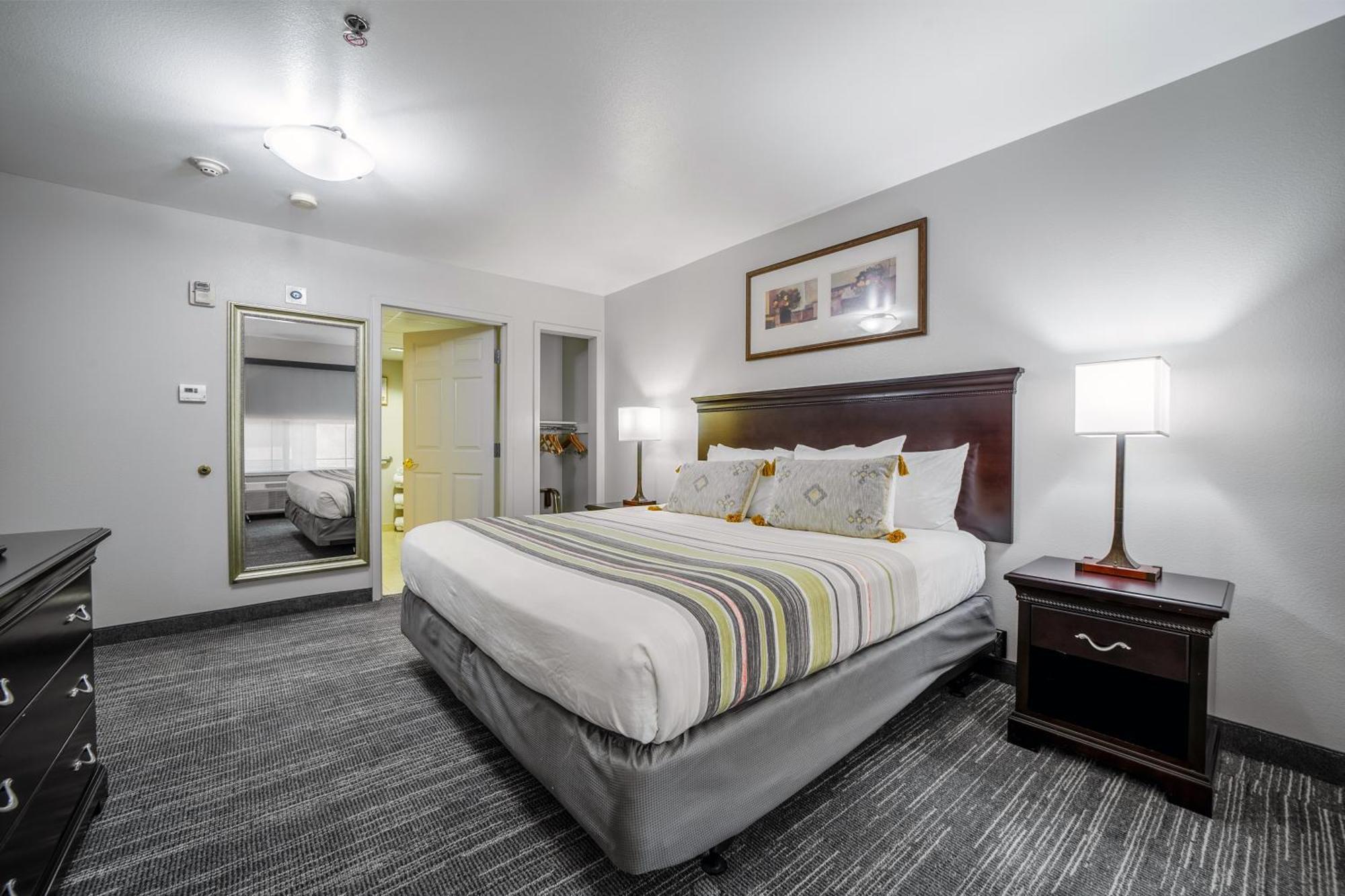 Country & By Radisson, At Mills, Ca Hotel Ontario