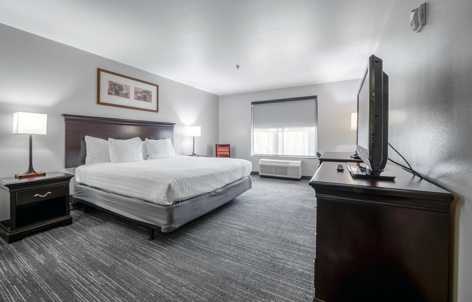 Hotel Country & By Radisson, At Mills, Ca 3*