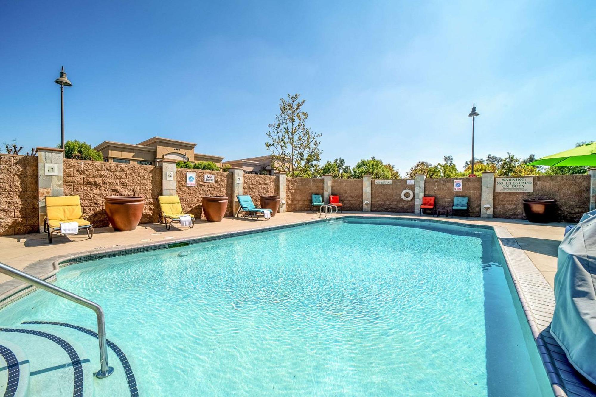 Country Inn&suites By Radisson, At Mills, Ca Hotel