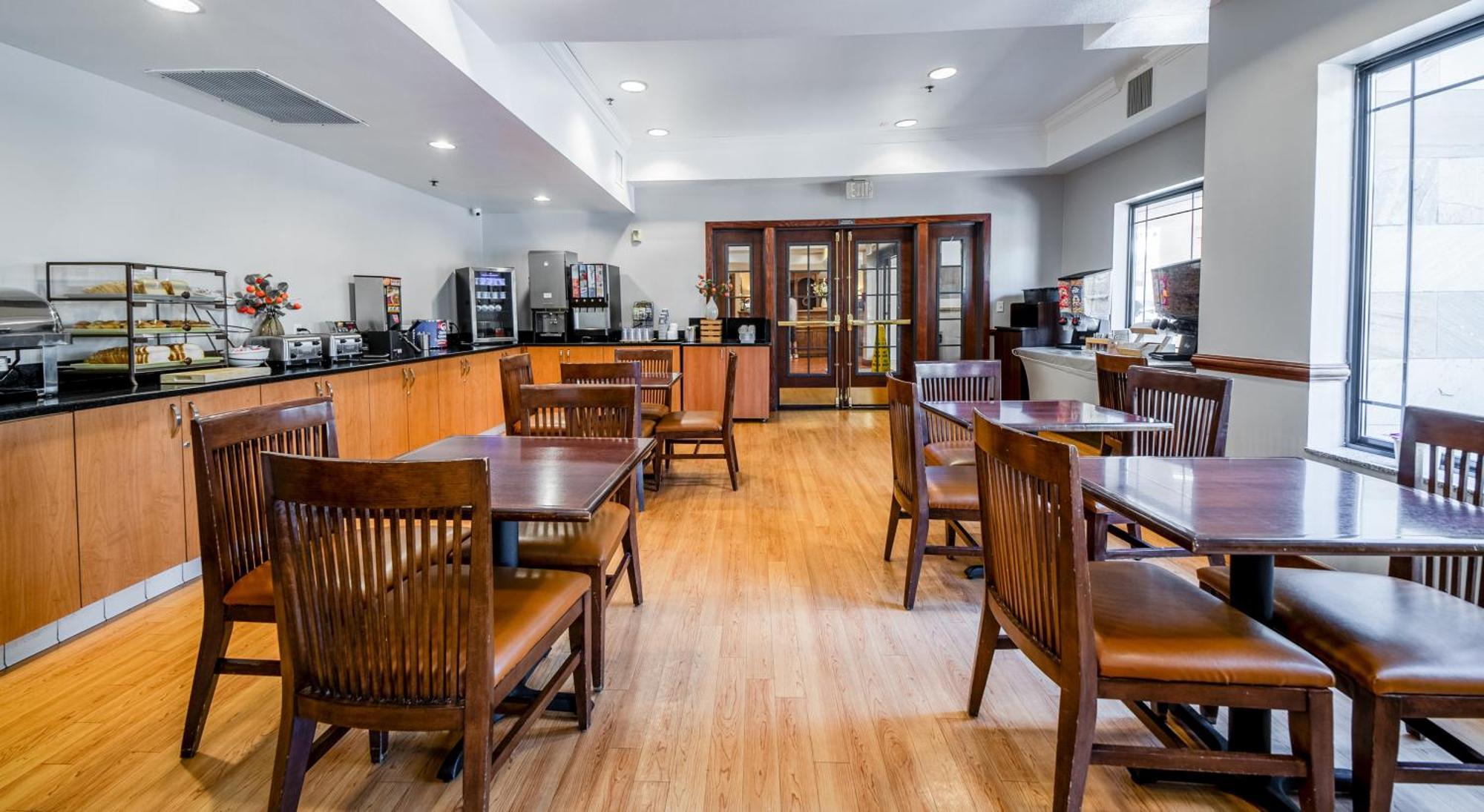 Country Inn&suites By Radisson, At Mills, Ca Hotel