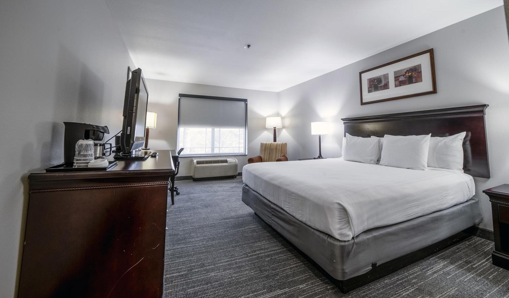 Country Inn&suites By Radisson, At Mills, Ca Hotel