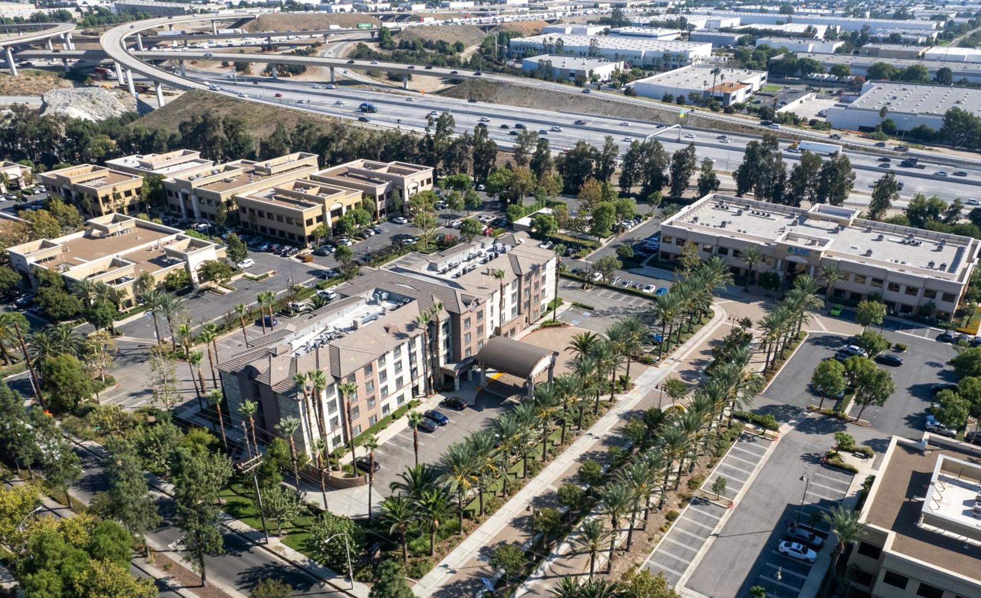 Country Inn&suites By Radisson, At Mills, Ca Hotel
